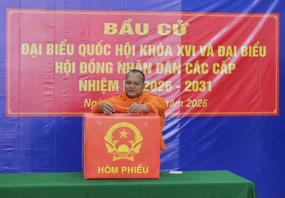 Cử tri ở cực Nam Tổ quốc đi bỏ phiếu bằng vỏ lãi Cử tri ở cực Nam Tổ quốc đi bỏ phiếu bằng vỏ lãi