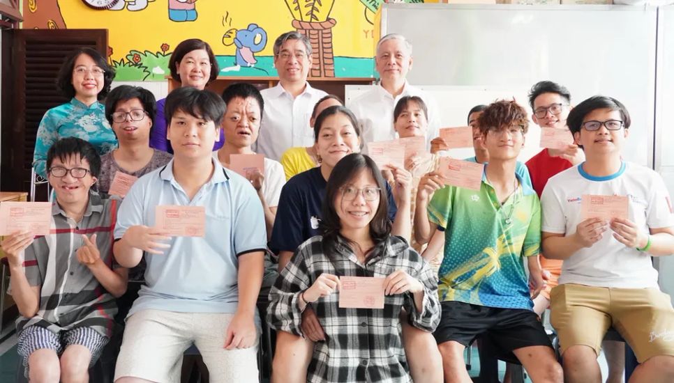 Phó Bí thư Thành ủy TPHCM Nguyễn Phước Lộc thăm, động viên các cử tri đặc biệt