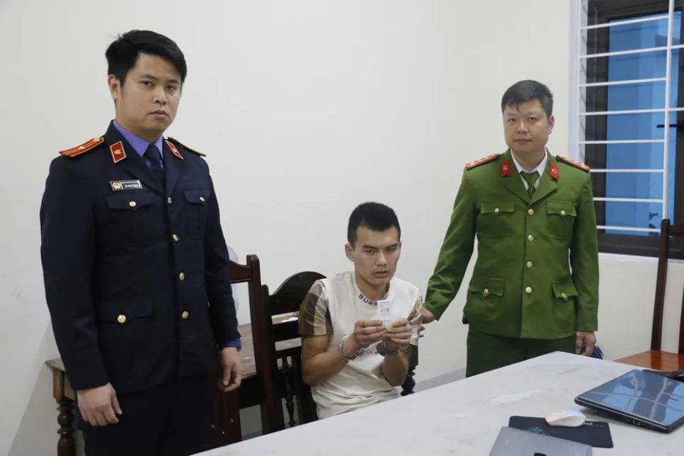 Đối tượng Mã Văn Vũ tại cơ quan công an. Ảnh: Công an Nghệ An Đối tượng Mã Văn Vũ tại cơ quan công an. Ảnh: Công an Nghệ An