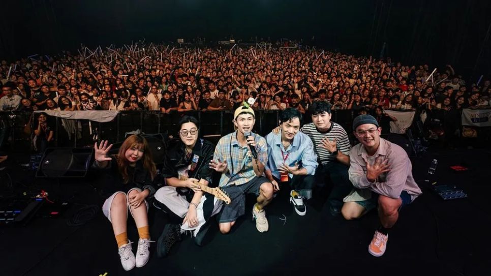 Ban nhạc độc lập Maydays trong một chương trình biểu diễn Ban nhạc độc lập Maydays trong một chương trình biểu diễn