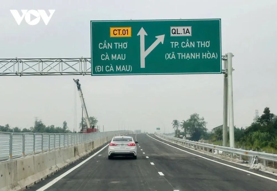 Cao tốc Cần Thơ - Cà Mau mới được đưa vào khai thác tuyến chính. Cao tốc Cần Thơ - Cà Mau mới được đưa vào khai thác tuyến chính.