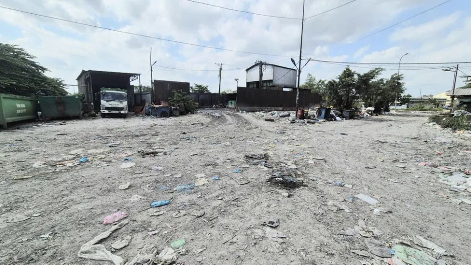 Điểm tập kết rác tại khu dân cư Thới Nhựt chuẩn bị di dời