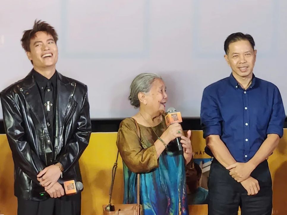 NSƯT Lê Thiện cùng diễn viên Thái Hòa, Võ Tấn Phát có nhiều chia sẻ về quá trình thực hiện phim. Ảnh: VĂN TUẤN