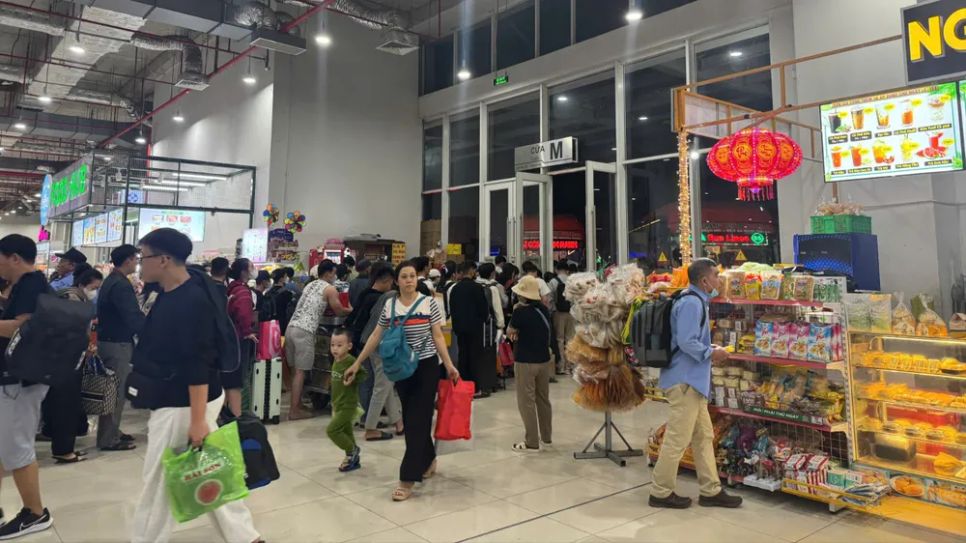 Xử lý các đơn vị vận tải lợi dụng biến động giá nhiên liệu để tăng giá bất hợp lý. Ảnh: QUỐC HÙNG