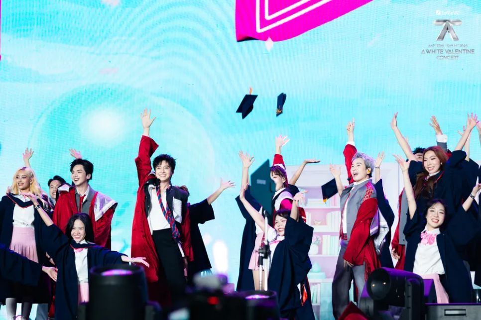 <i>Các tiết mục kết hợp với các 