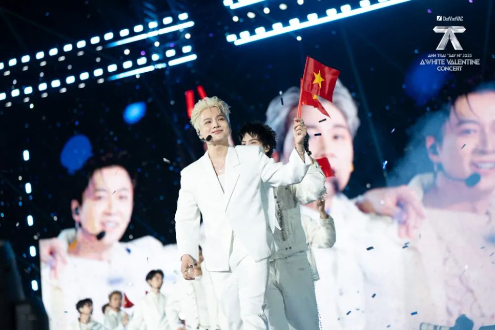 <i>Hình ảnh mở màn ý nghĩa của chương trình. Ảnh: VieChannel</i>