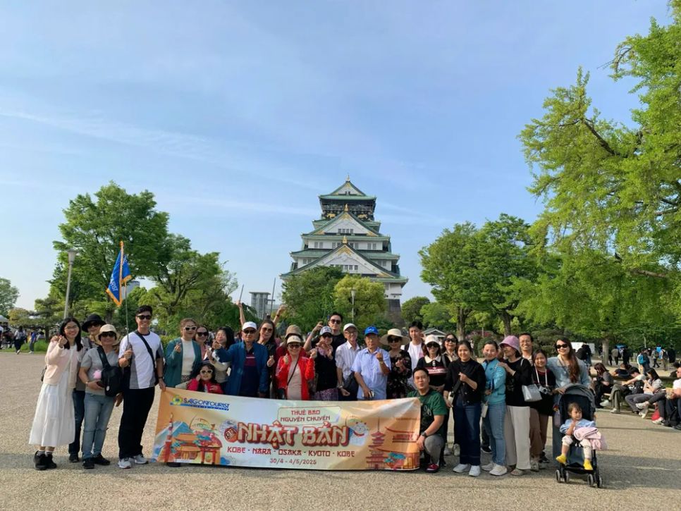 Khách Việt Nam tham quan Nhật Bản