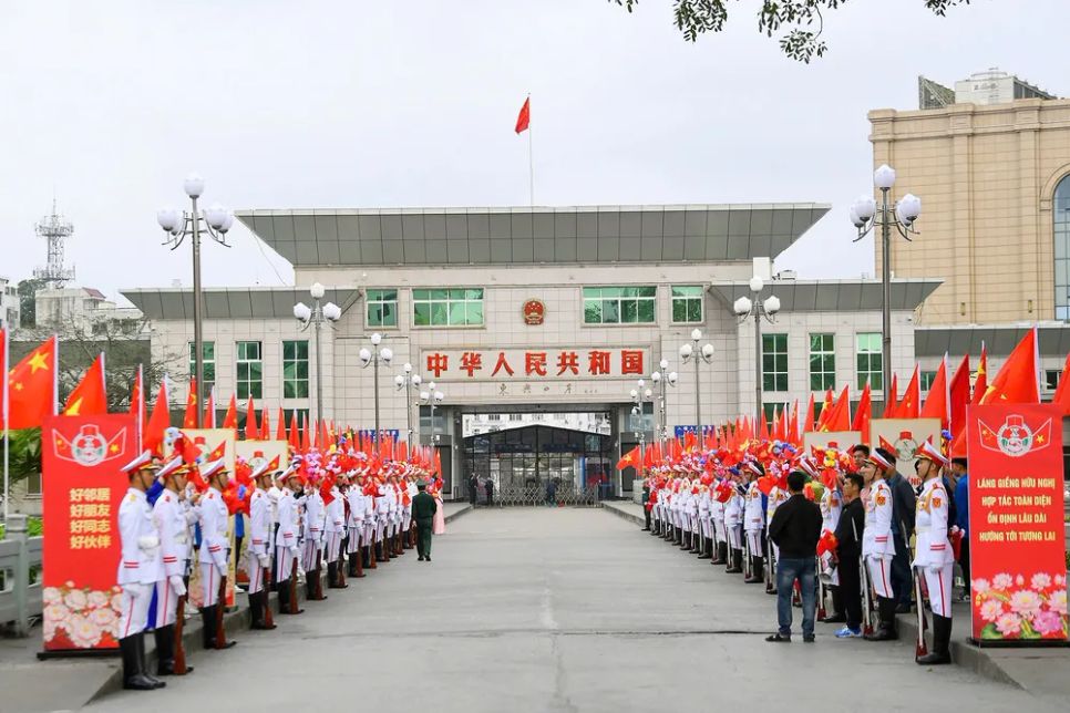 Quang cảnh tổng duyệt các hoạt động tại Cửa khẩu quốc tế Móng Cái. Ảnh: HẠNH HUY