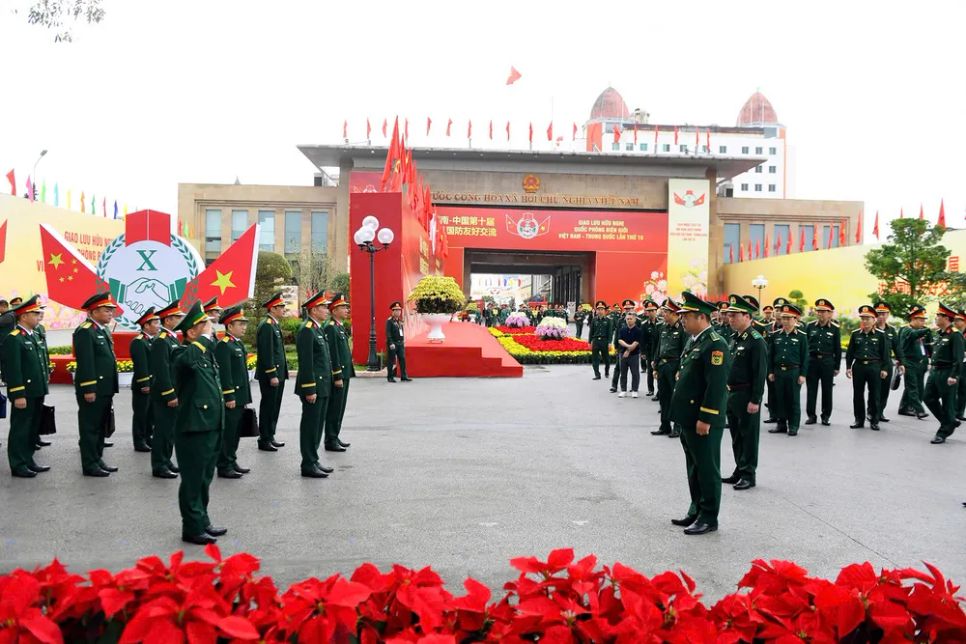 Quang cảnh tổng duyệt các hoạt động tại Cửa khẩu quốc tế Móng Cái. Ảnh: HẠNH HUY