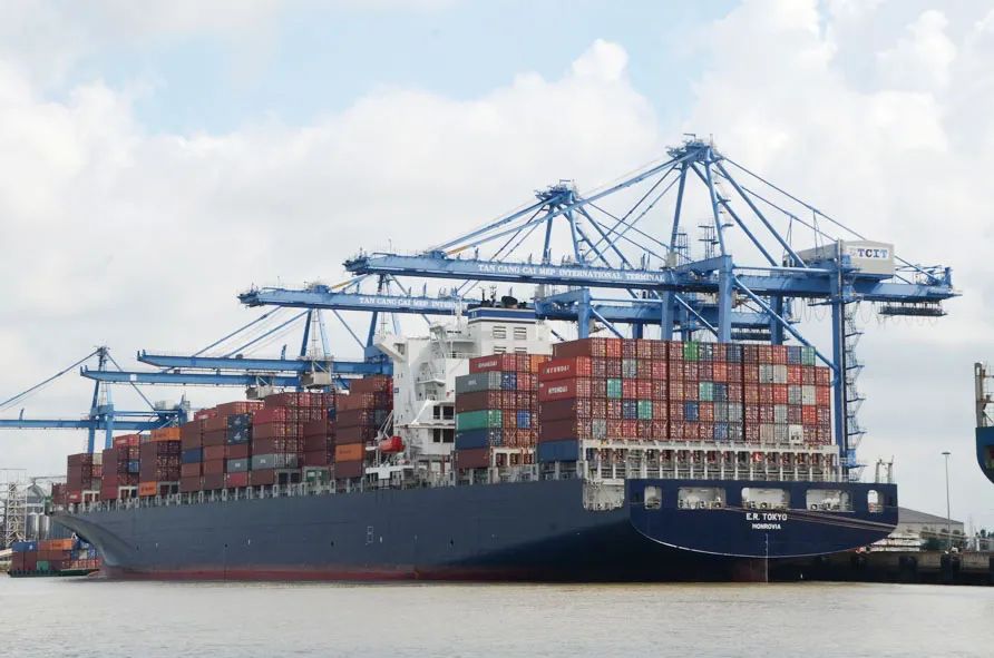 Nhiều hãng tàu điều chỉnh tăng giá cước vận chuyển container 15-25%