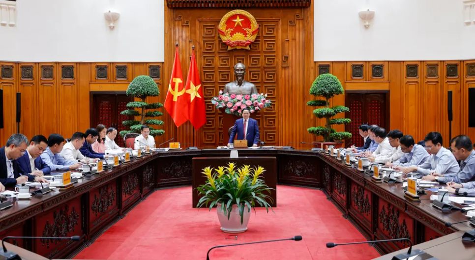 Thủ tướng Phạm Minh Chính làm việc với Tổ công tác về an ninh năng lượng. Ảnh: VIẾT CHUNG