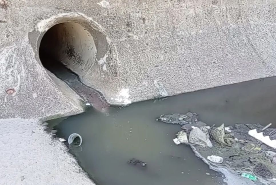 Xác minh nguồn nước thải đen kịt chảy ra biển Nha Trang