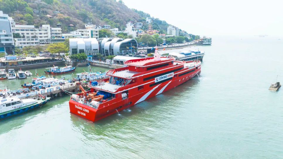 Tàu cao tốc Thăng Long tại bến Vũng Tàu