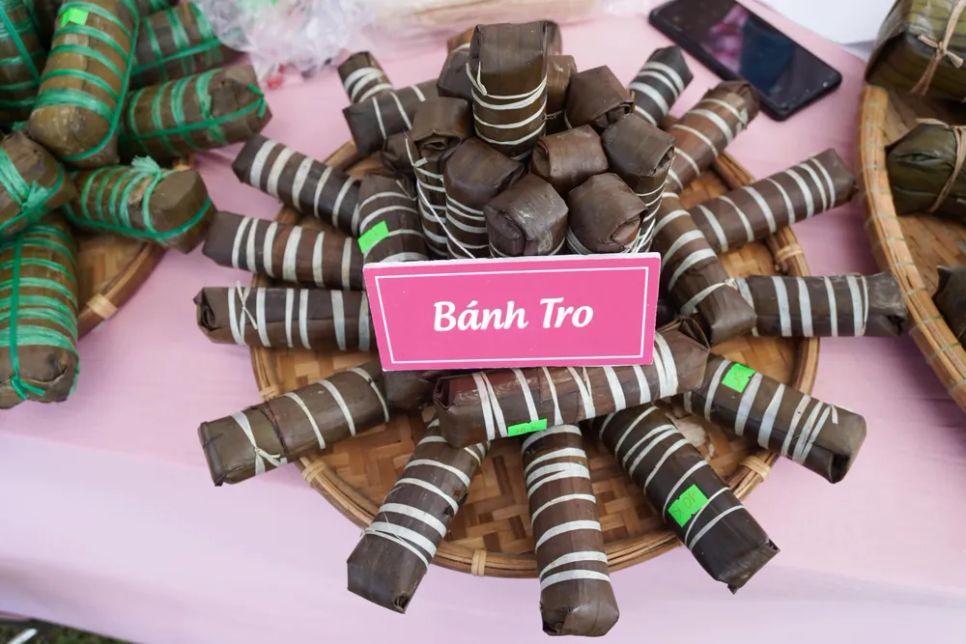 Đặc sản địa phương trưng bày phục vụ người dân, du khách