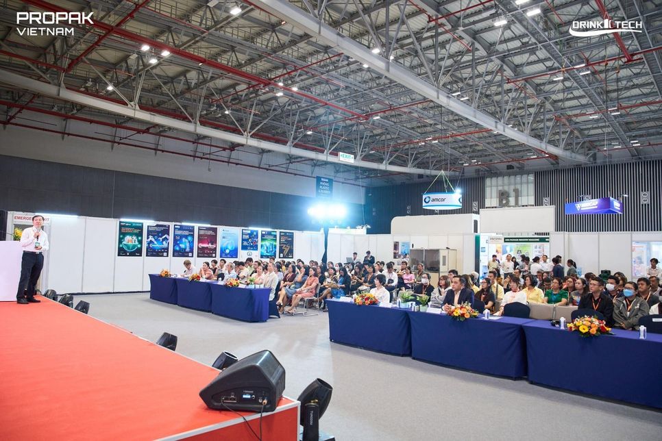 Đông đảo khách tham dự các phiên hội thảo trong khuôn khổ ProPak Vietnam 2025