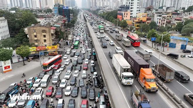 Đường Vành đai 3 có lưu lượng phương tiện lưu thông rất cao. (Ảnh: Hoài Nam/Vietnam+)