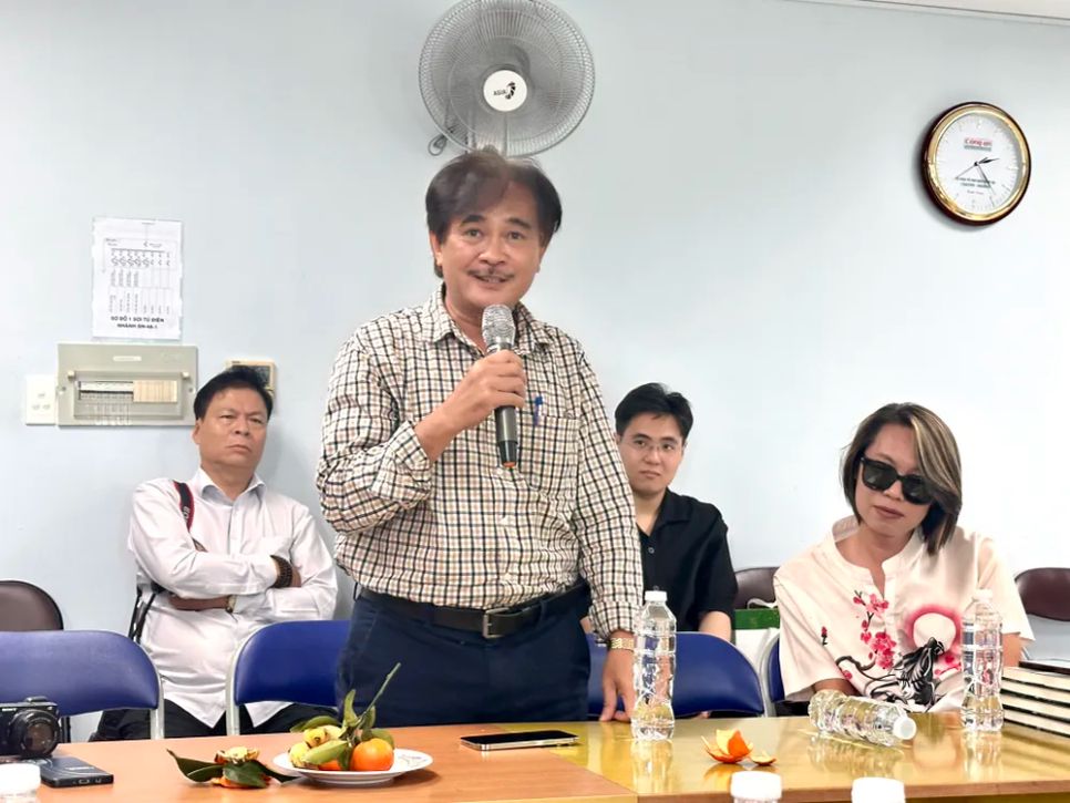 Theo nhà thơ Phan Hoàng, việc nhà văn Nguyễn Thu Hà tìm đến đề tài chiến tranh là một sự dũng cảm khi thế hệ cầm bút trước đó đã để lại nhiều dấn ấn sâu đậm