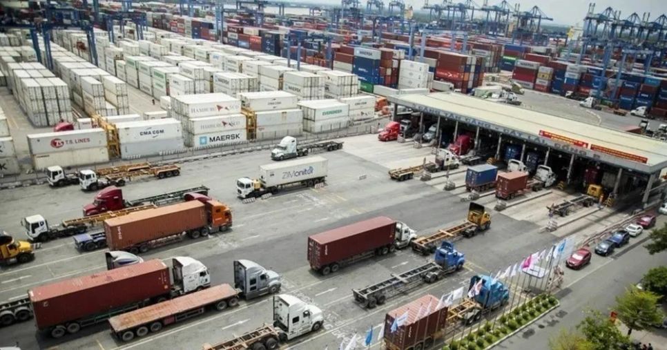 Kìm đà tăng chi phí vận tải trước biến động giá xăng dầu