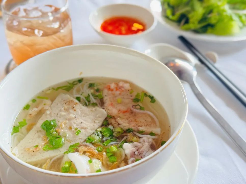 Món bún quậy được đưa vào khách sạn 5 sao tại TPHCM