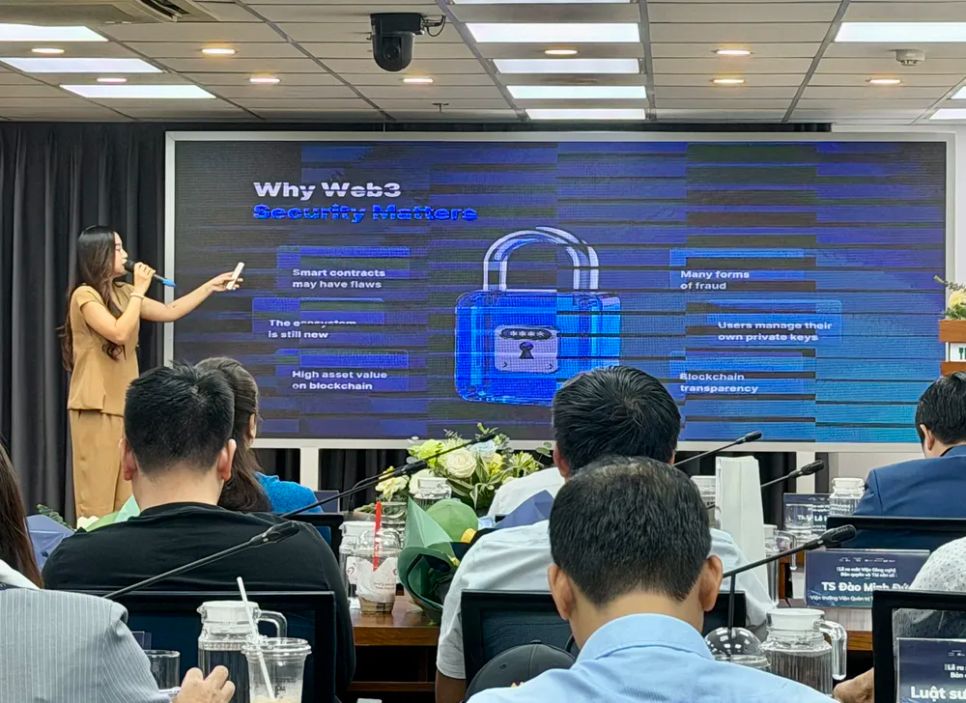 Đại diện MEXC Ventures trình bày về bảo mật trong lĩnh vực Blockchain