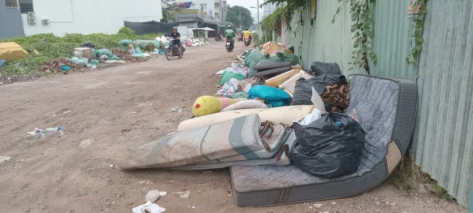 Tuyến đường D3, khu dân cư Caric, phường An Khánh trước khi PV báo SGGP phản ánh. Ảnh: MINH HẢI Tuyến đường D3, khu dân cư Caric, phường An Khánh trước khi PV báo SGGP phản ánh. Ảnh: MINH HẢI