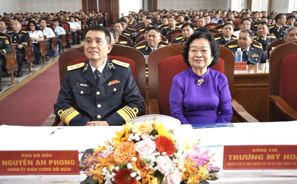 Nguyên Phó Chủ tịch nước Trương Mỹ Hoa và Phó Đô đốc Nguyễn An Phong tham dự buổi lễ