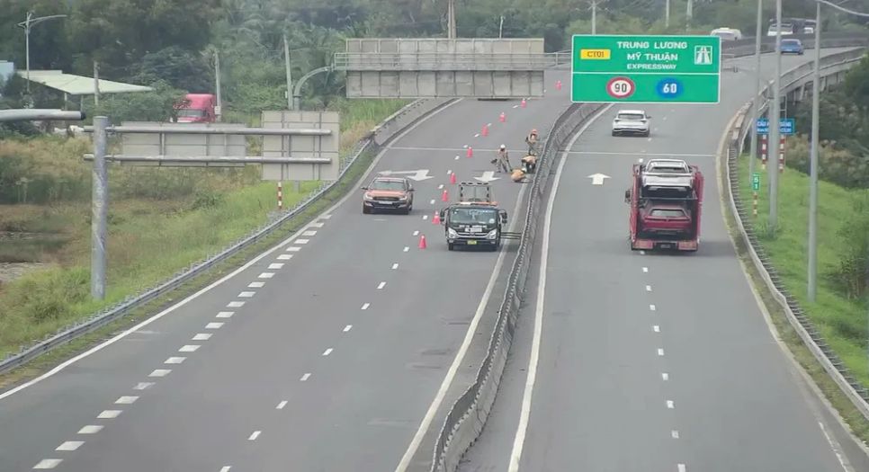 <i>Cao tốc Trung Lương – Mỹ Thuận nhìn từ trên cao.</i>