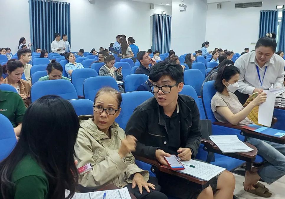 Các hộ kinh doanh ở phường Phú Nhuận (TPHCM) được hướng dẫn kê khai thuế theo chính sách mới Các hộ kinh doanh ở phường Phú Nhuận (TPHCM) được hướng dẫn kê khai thuế theo chính sách mới