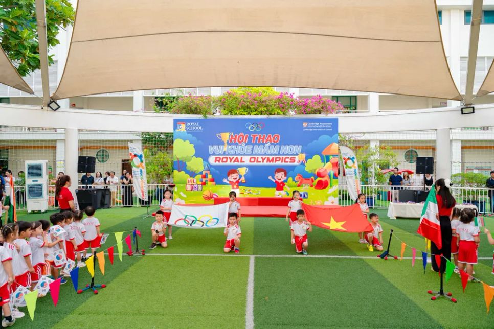 Màn rước cờ ấn tượng của học sinh mầm non tại Hội thao vui khỏe Màn rước cờ ấn tượng của học sinh mầm non tại Hội thao vui khỏe