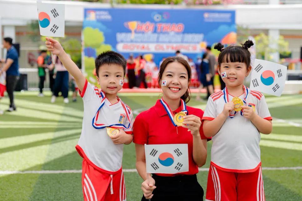 Sân chơi vui khỏe cho trẻ và gắn kết gia đình tại Royal School Sân chơi vui khỏe cho trẻ và gắn kết gia đình tại Royal School