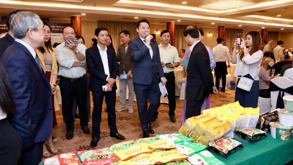 Xung đột ở Trung Đông, doanh nghiệp đối mặt 'rủi ro kép' Xung đột ở Trung Đông, doanh nghiệp đối mặt 'rủi ro kép'