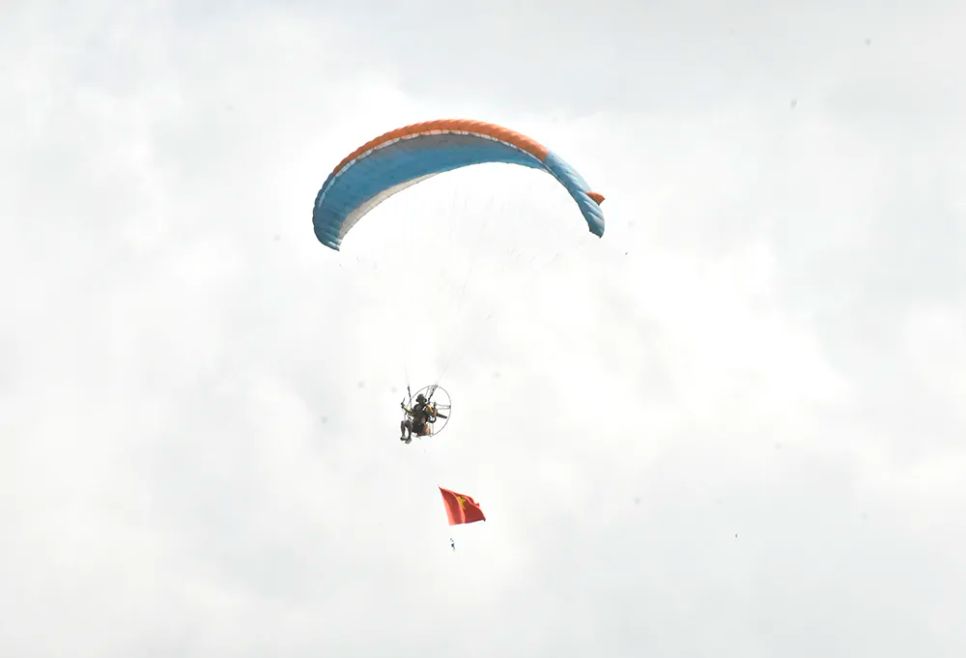 Mãn nhãn cuộc đua dù lượn ở vùng Bảy Núi Mãn nhãn cuộc đua dù lượn ở vùng Bảy Núi