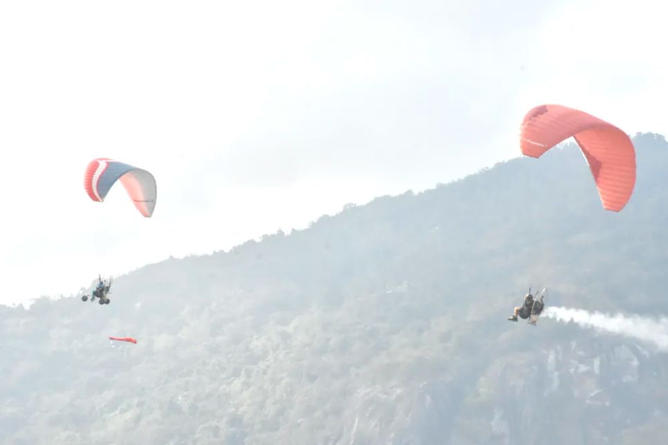 Mãn nhãn cuộc đua dù lượn ở vùng Bảy Núi Mãn nhãn cuộc đua dù lượn ở vùng Bảy Núi