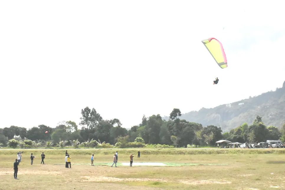 Mãn nhãn cuộc đua dù lượn ở vùng Bảy Núi Mãn nhãn cuộc đua dù lượn ở vùng Bảy Núi