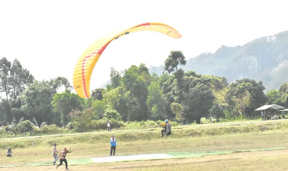 Mãn nhãn cuộc đua dù lượn ở vùng Bảy Núi Mãn nhãn cuộc đua dù lượn ở vùng Bảy Núi