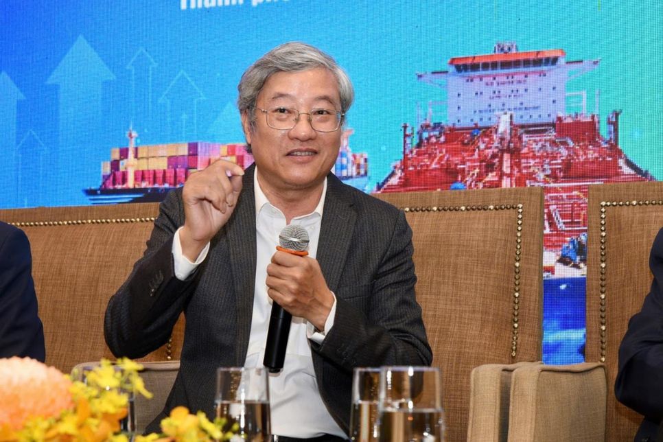 Ông Phạm Bình An - Phó Viện trưởng Viện Nghiên cứu phát triển TP.HCM cho rằng tăng trưởng 2 con số của TP.HCM đang gặp thách thức. Ảnh: Hoàng Chương