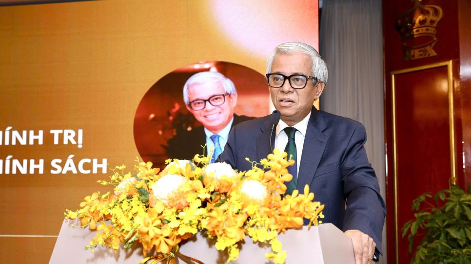 ông Phạm Quang Vinh - Thứ trưởng Bộ Ngoại giao, nguyên Đại sứ Việt Nam tại Mỹ cho rằng nên mở rộng thị trường nhập khẩu xăng dầu và khí. Ảnh: Hoàng Chương