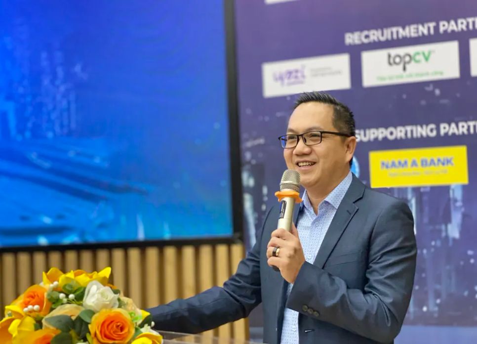 Ông Nguyễn Thanh Hòa, Phó Giám đốc Trung tâm Chuyển đổi số TPHCM phát biểu khai mạc Ông Nguyễn Thanh Hòa, Phó Giám đốc Trung tâm Chuyển đổi số TPHCM phát biểu khai mạc