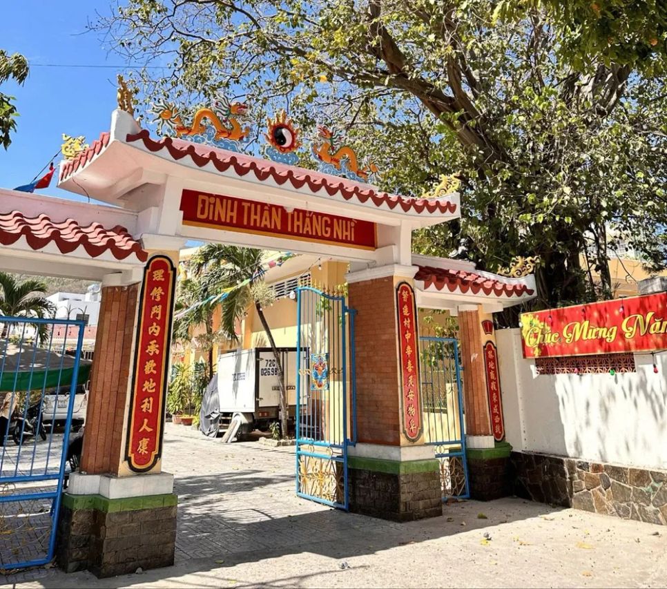 Đình thần Thắng Nhì (phường Vũng Tàu, TPHCM) gần chợ, gần sông Đình thần Thắng Nhì (phường Vũng Tàu, TPHCM) gần chợ, gần sông