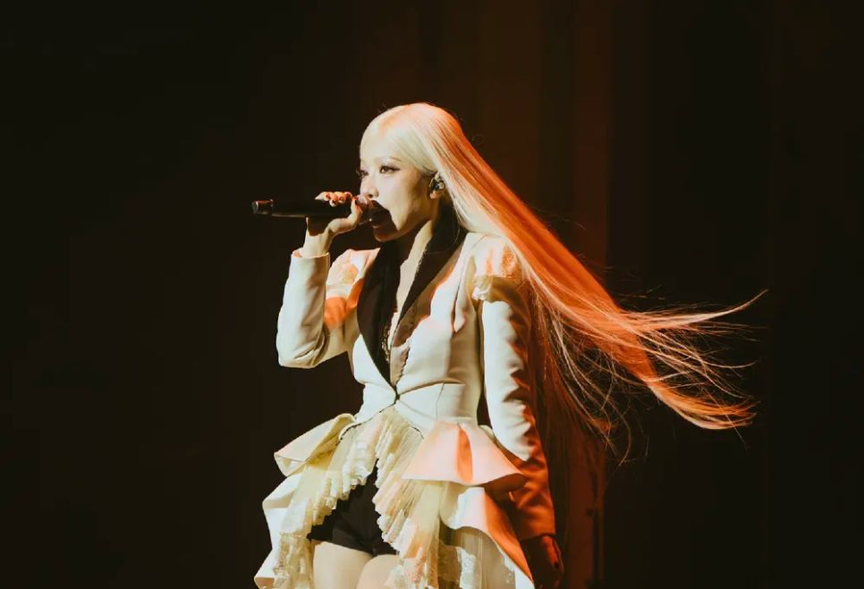 2.000 khán giả dự live concert của Phùng Khánh Linh