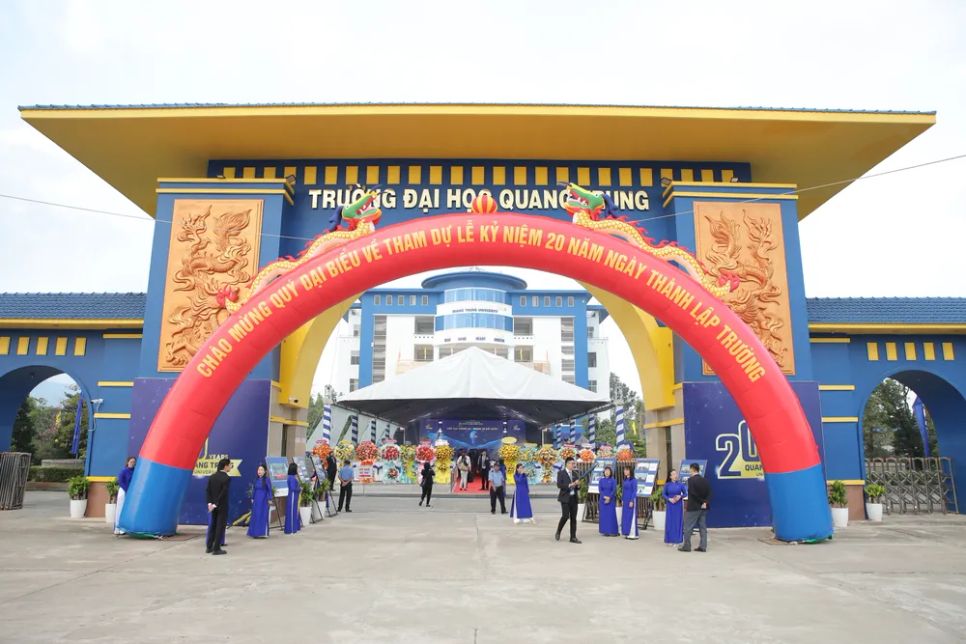 Đại học Quang Trung ký kết hợp tác với Tập đoàn Takara Đại học Quang Trung ký kết hợp tác với Tập đoàn Takara