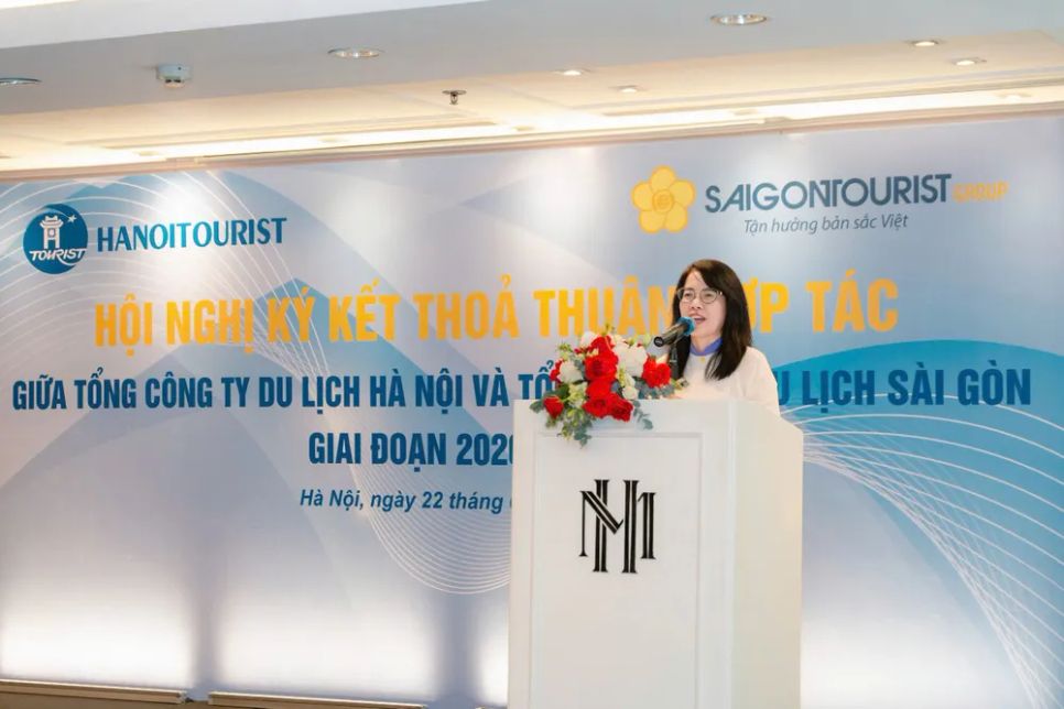 Bà Nguyễn Thị Ánh Hoa - Ủy viên Ban Chấp hành Đảng bộ UBND TPHCM, Bí thư Đảng ủy, Chủ tịch HĐTV Tổng Công ty Du lịch Sài Gòn (Saigontourist Group) phát biểu tại sự kiện