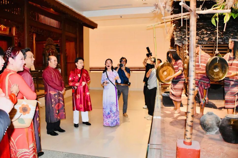 Các đại biểu tham quan Bảo tàng Vũng Tàu Các đại biểu tham quan Bảo tàng Vũng Tàu