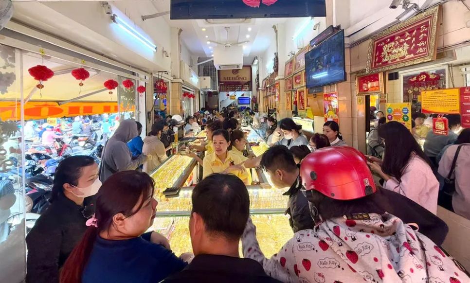 Giá vàng giảm còn 167 triệu đồng/lượng