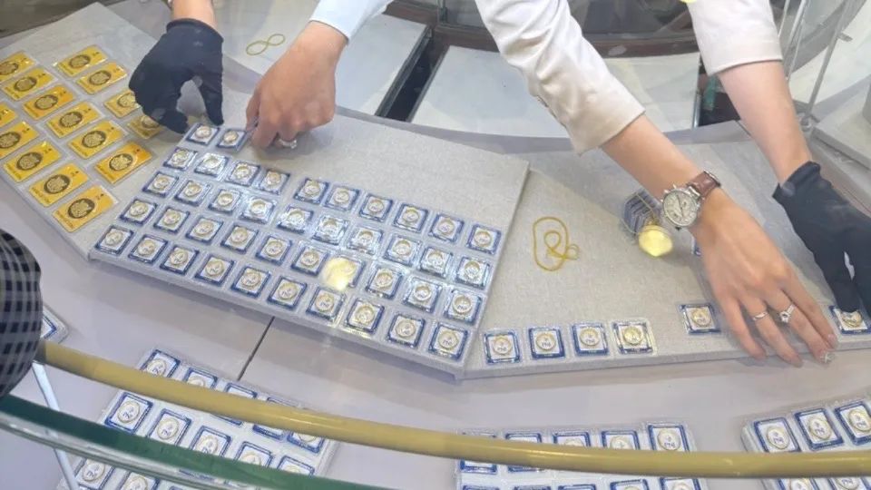 Chiều 23-3, giá vàng nhẫn 9999 giảm 8 - 10,5 triệu đồng/lượng