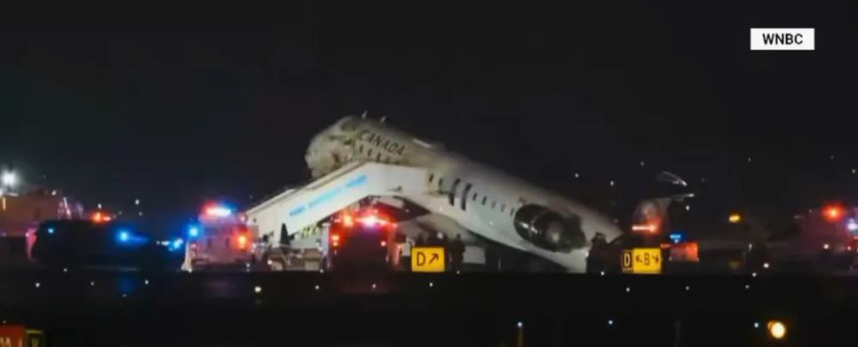 Hiện trường vụ tai nạn máy bay. Ảnh: WNBC