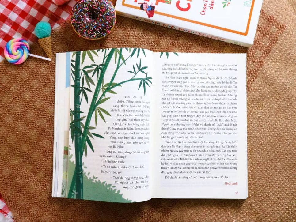 Ấn phẩm được minh họa màu bắt mắt, mang tính thuần Việt. Ảnh: ĐỨC TRUNG