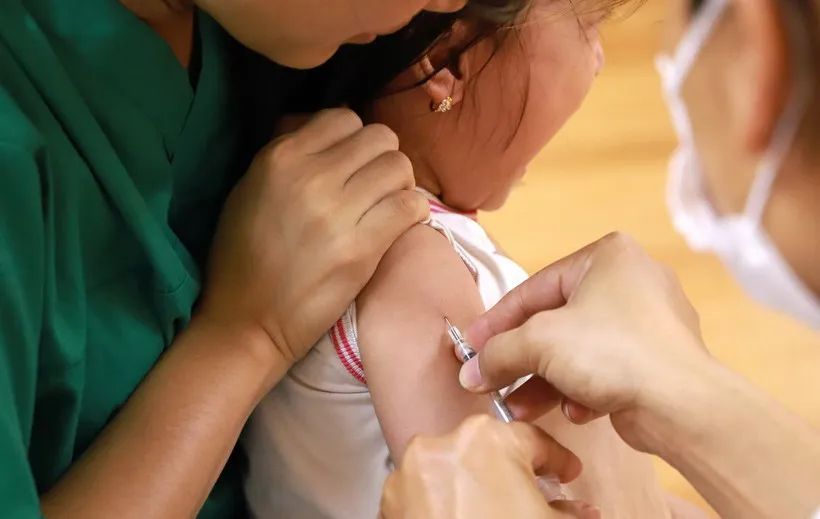 Tiêm vaccine là một trong biện pháp hiệu quả phòng ngừa bệnh viêm não mô cầu