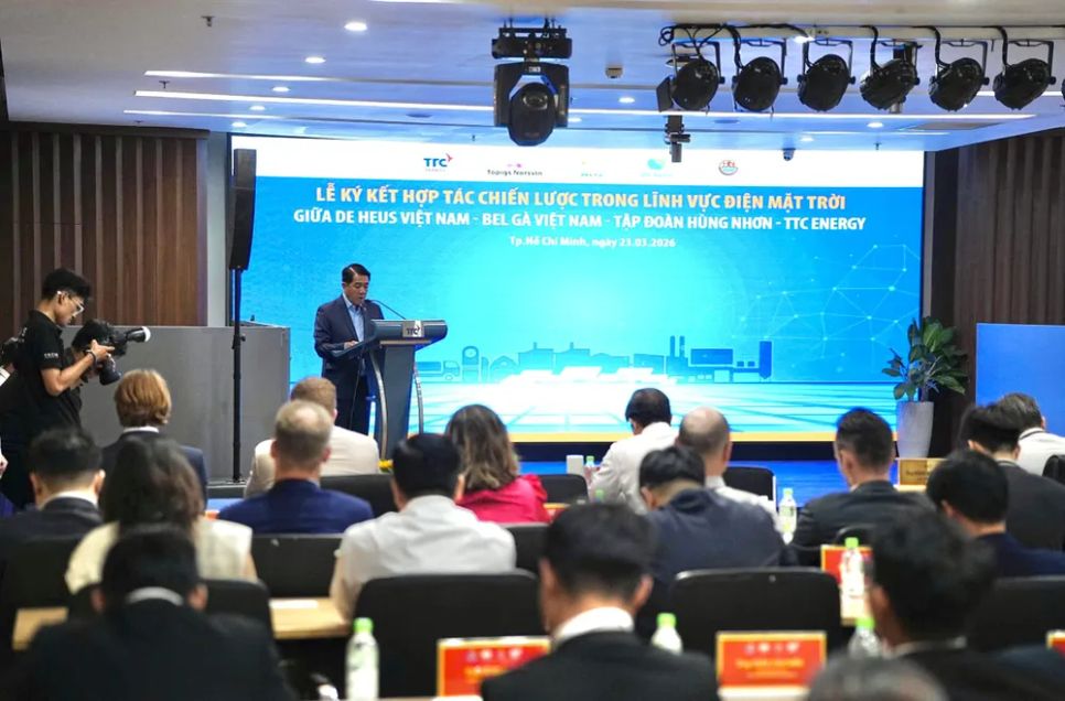 Ông Vũ Mạnh Hùng chia sẻ tầm quan trọng của điện mặt trời trong chiến lược phát triển nông nghiệp công nghệ