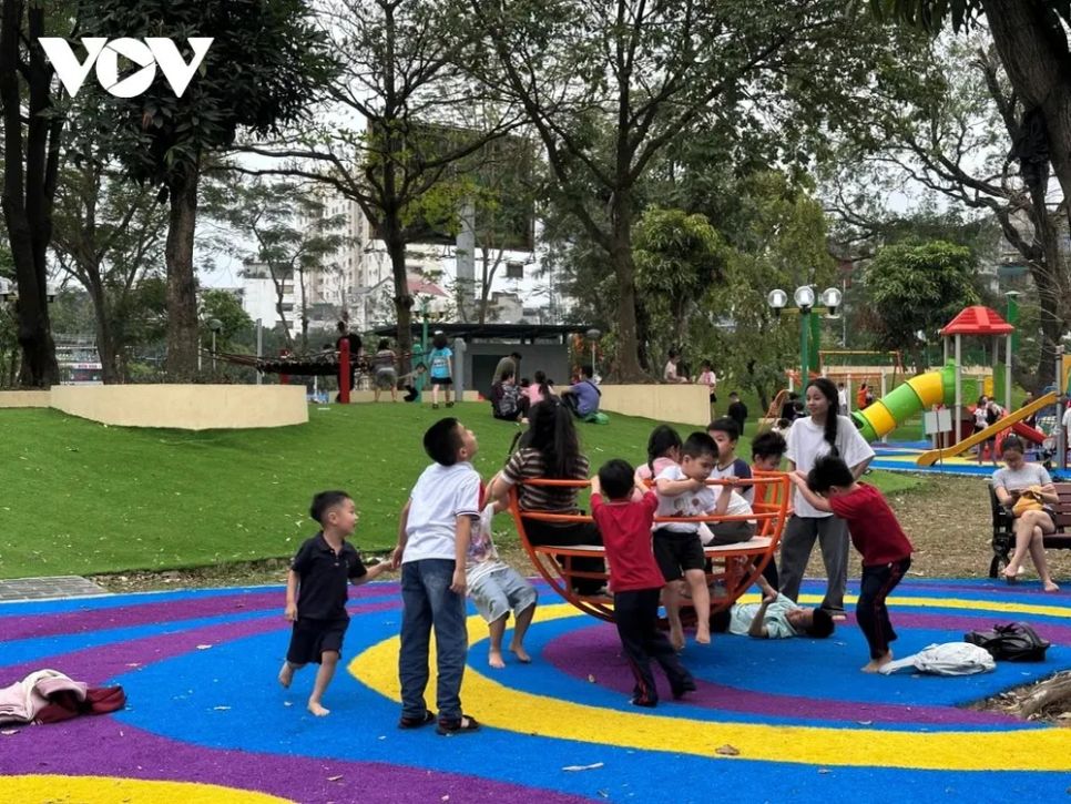 Công viên ở Hà Nội 'thay áo mới'